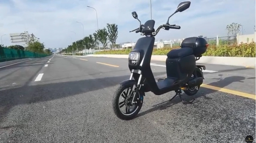 Commuter Scooter with Pedal Assisted